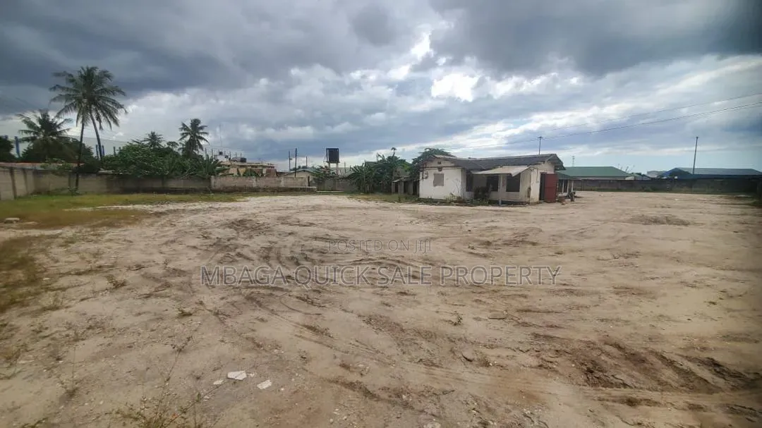 Yard Area SQM 4000 for Rent Usd 9000pm Located in Kurasini