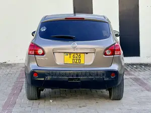 Nissan Dualis 2010 Beige