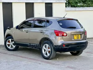 Nissan Dualis 2010 Beige