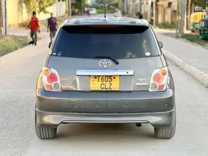 Toyota IST 2004