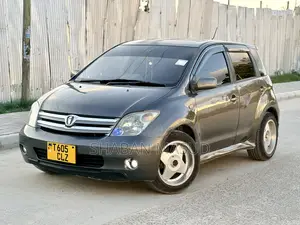 Toyota IST 2004