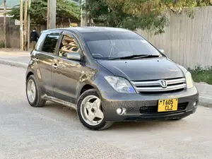 Toyota IST 2004
