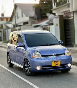 Toyota Sienta 2005 Blue