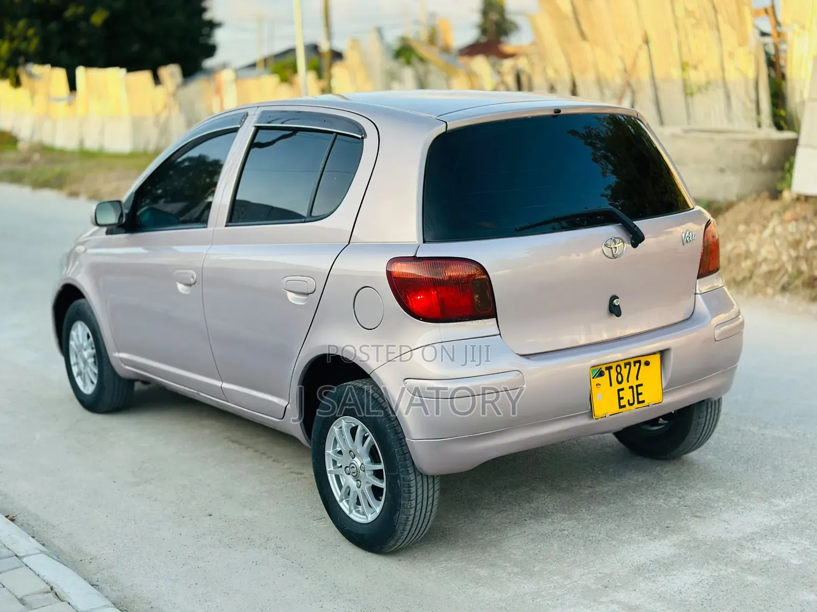 Toyota Vitz 2004 Pink