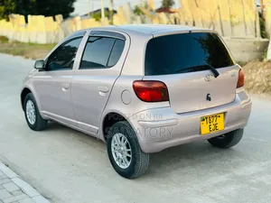 Toyota Vitz 2004 Pink