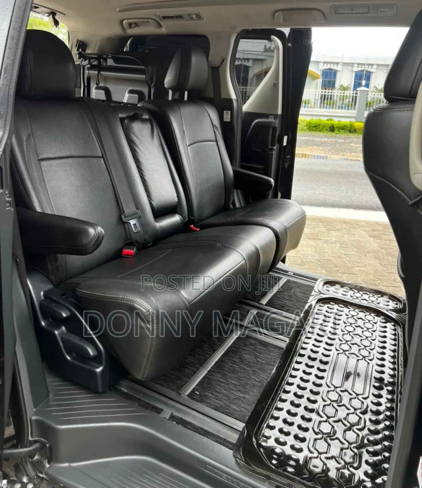 Toyota Vellfire 2009