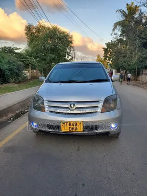 Toyota IST 2004 Silver