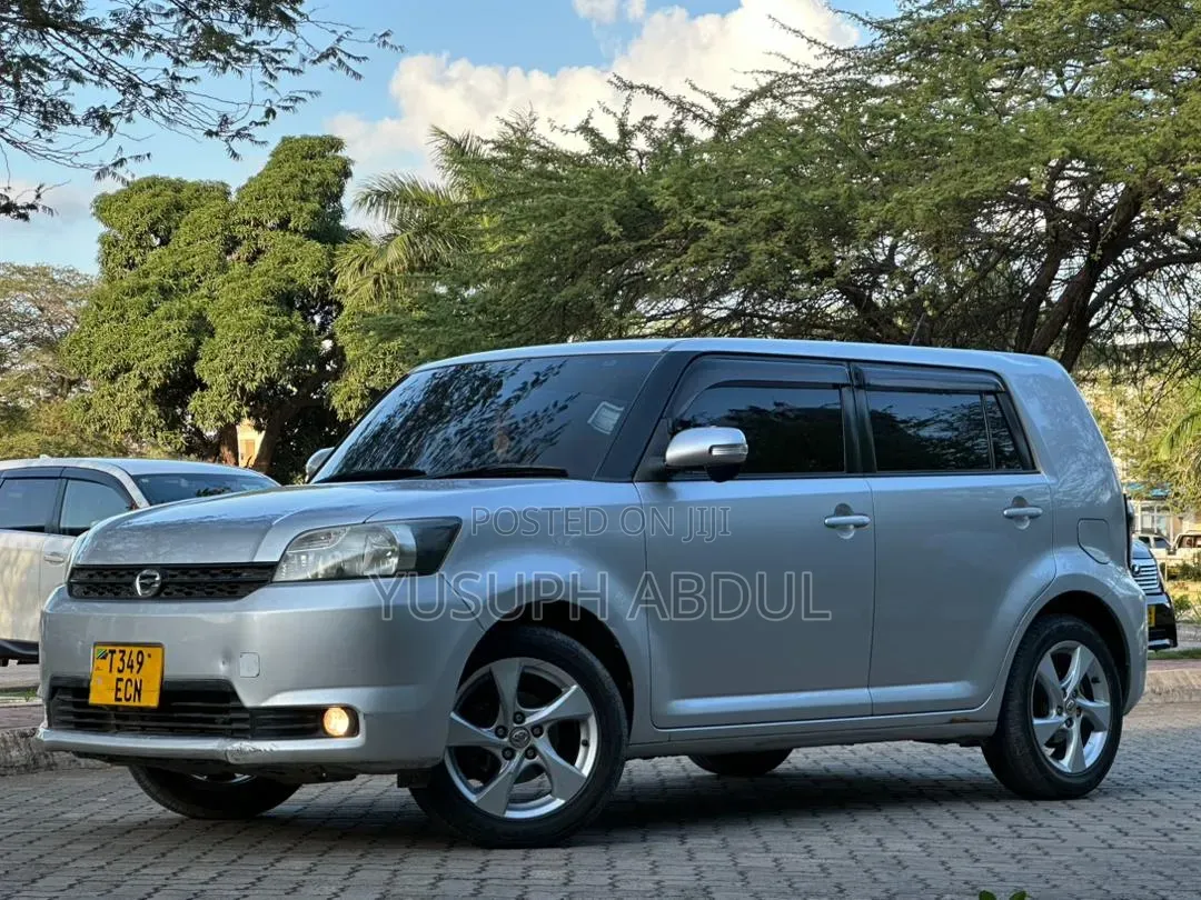 Toyota Corolla Rumion 2012 Silver