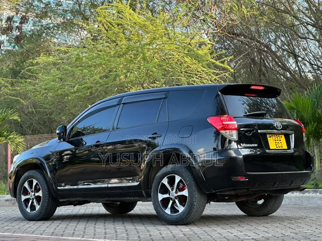 Toyota Vanguard 2010 Black