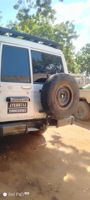 Toyota Land Cruiser 2015 White