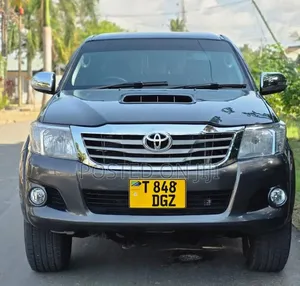 Toyota Hilux 2015 Gray