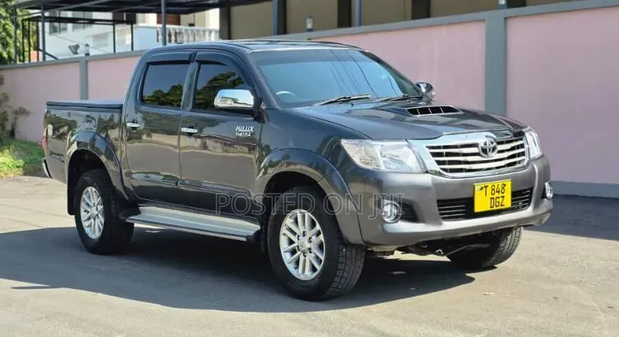 Toyota Hilux 2015 Gray