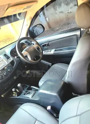 Toyota Hilux 2015 Gray