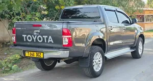 Toyota Hilux 2015 Gray