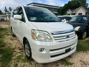 Toyota Noah 2006 White