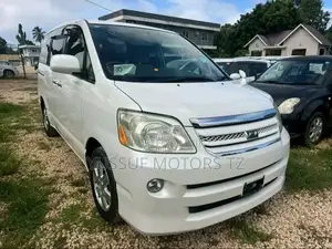 Toyota Noah 2006 White