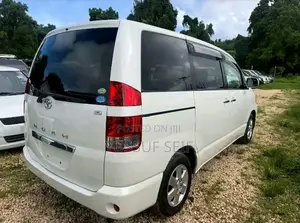 Toyota Noah 2006 White