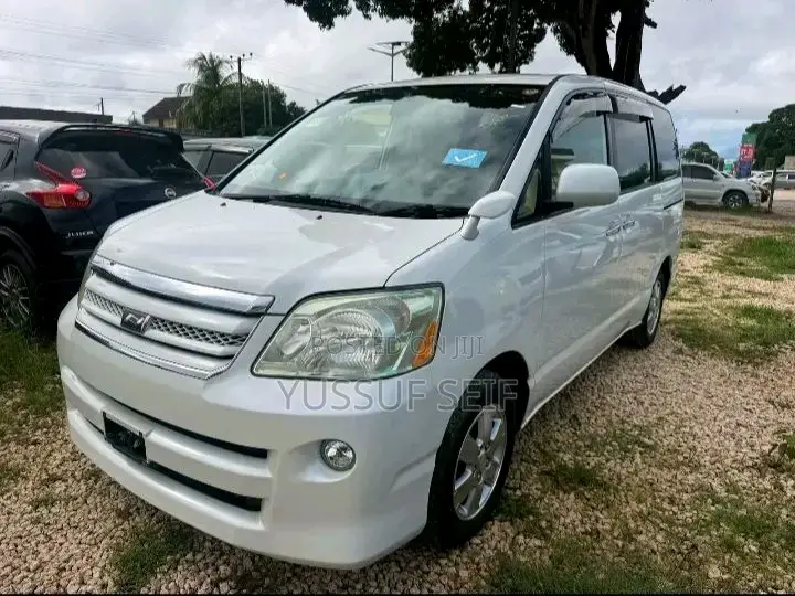 Toyota Noah 2006 White