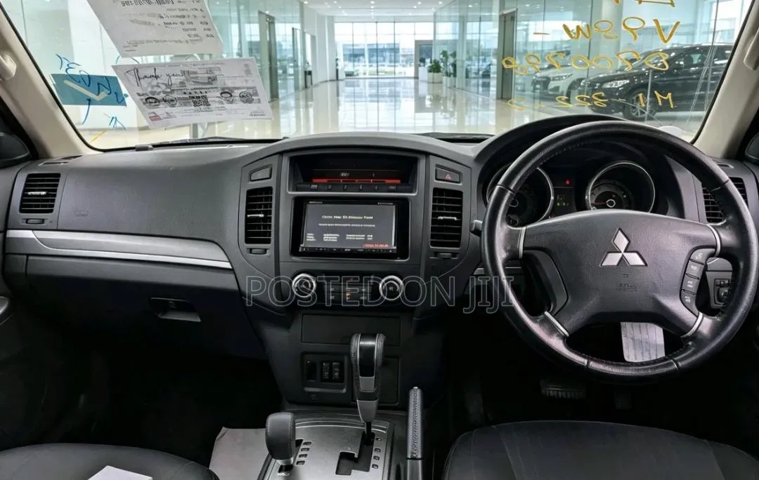 Mitsubishi Pajero 2013 White