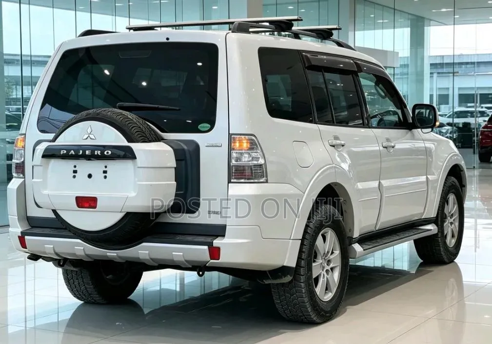 Mitsubishi Pajero 2013 White