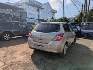 Nissan Tiida 2010 Silver