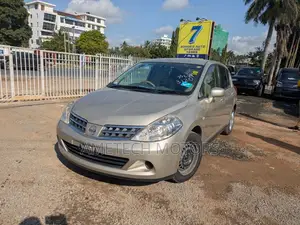 Nissan Tiida 2010 Silver