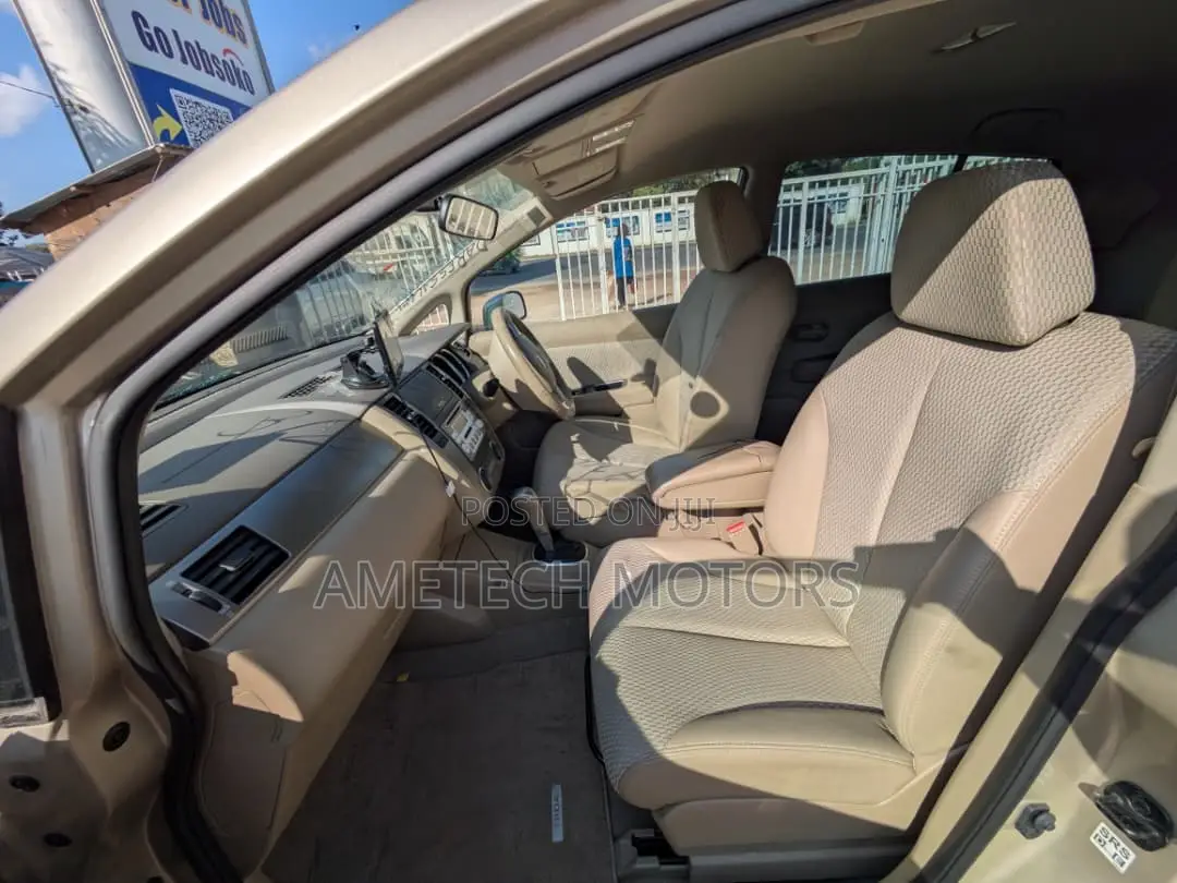 Nissan Tiida 2010 Silver