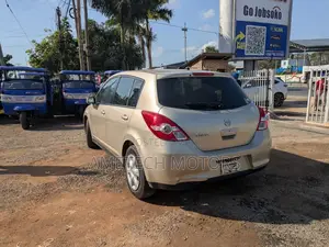 Nissan Tiida 2010 Silver