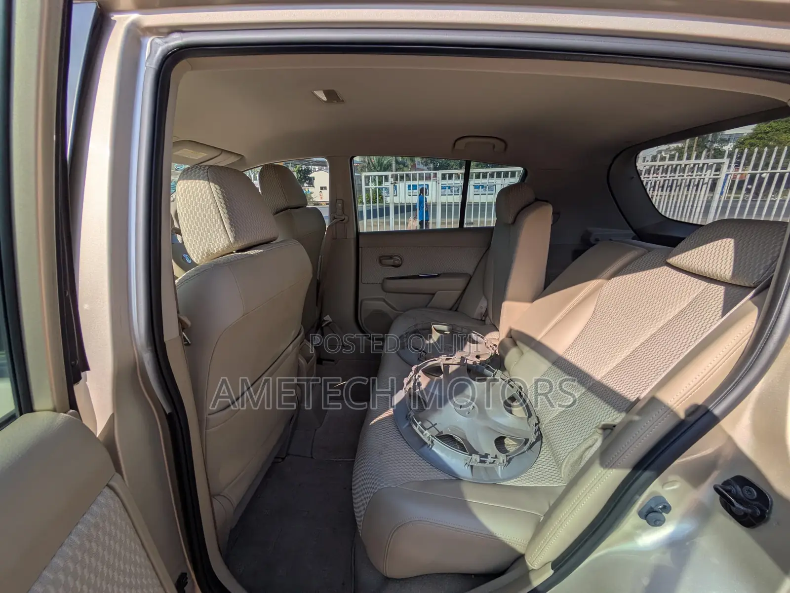 Nissan Tiida 2010 Silver