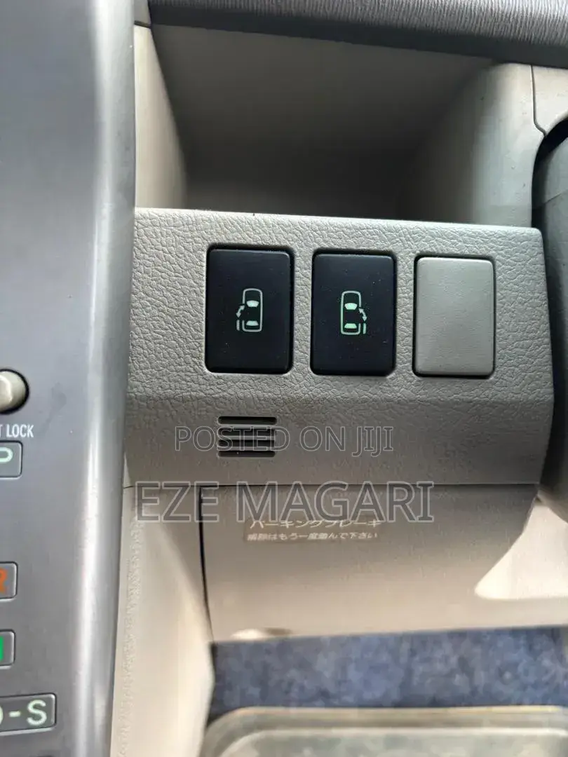 Toyota Noah 2008 Silver