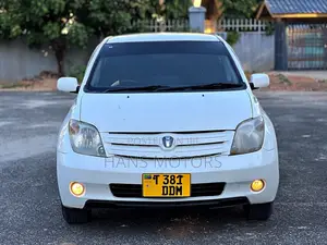 Toyota IST 2004 White