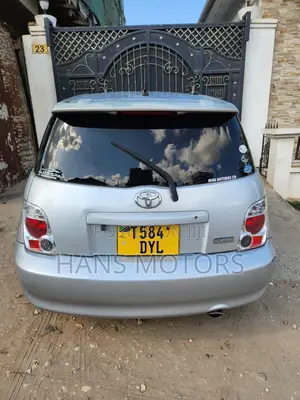 Toyota IST 2007 Silver