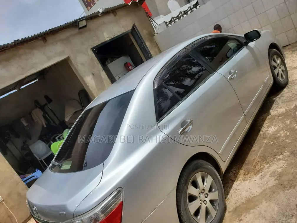 Toyota Premio 2013 Silver
