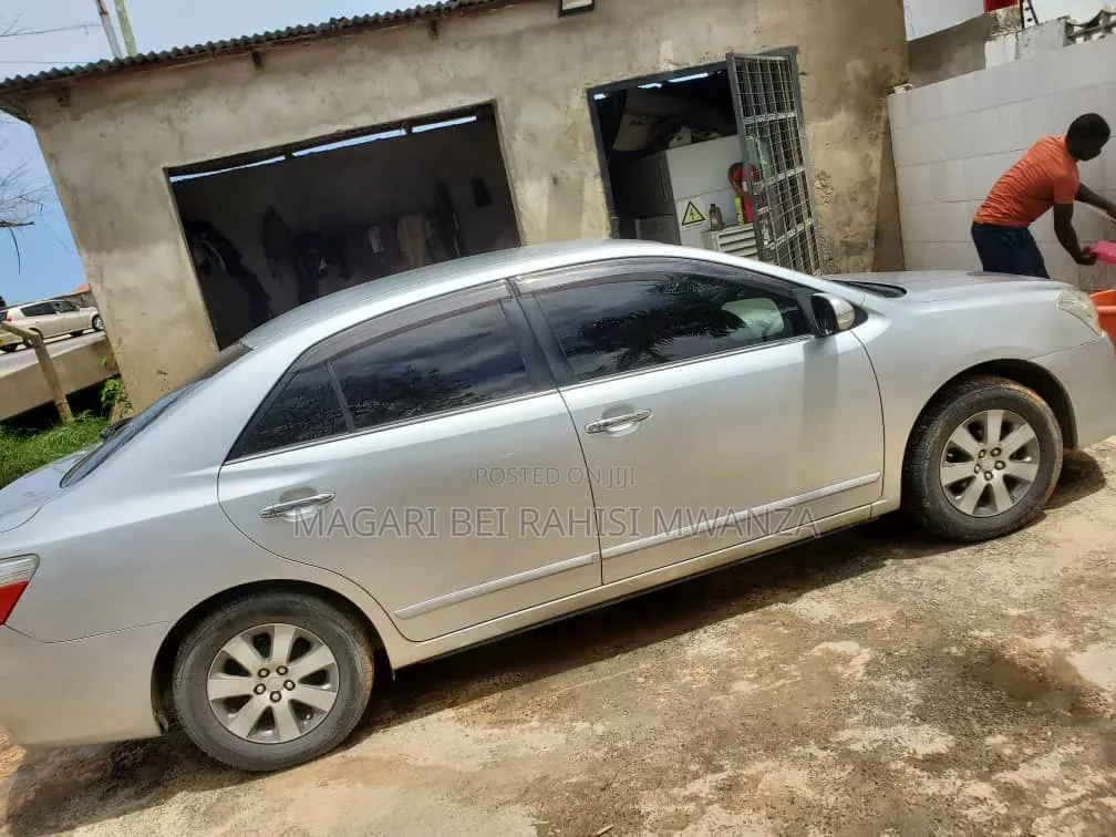 Toyota Premio 2013 Silver