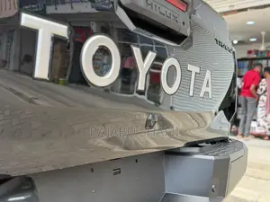 Toyota Hilux 2025 Black