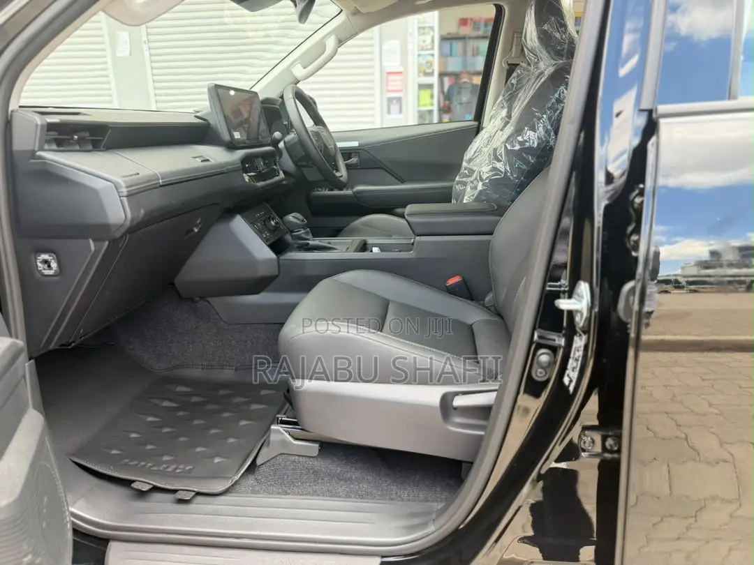 Toyota Hilux 2025 Black