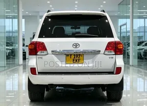 Toyota Land Cruiser 2015 White