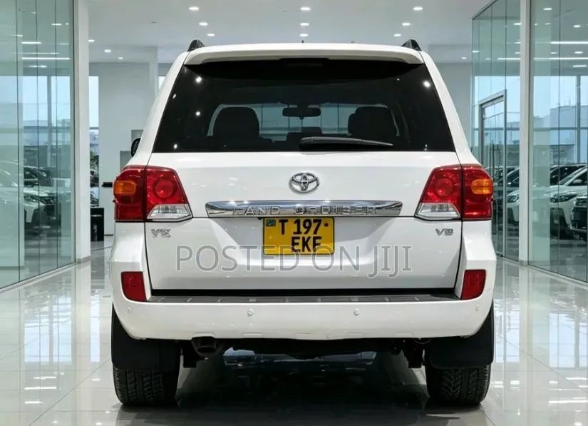 Toyota Land Cruiser 2015 White