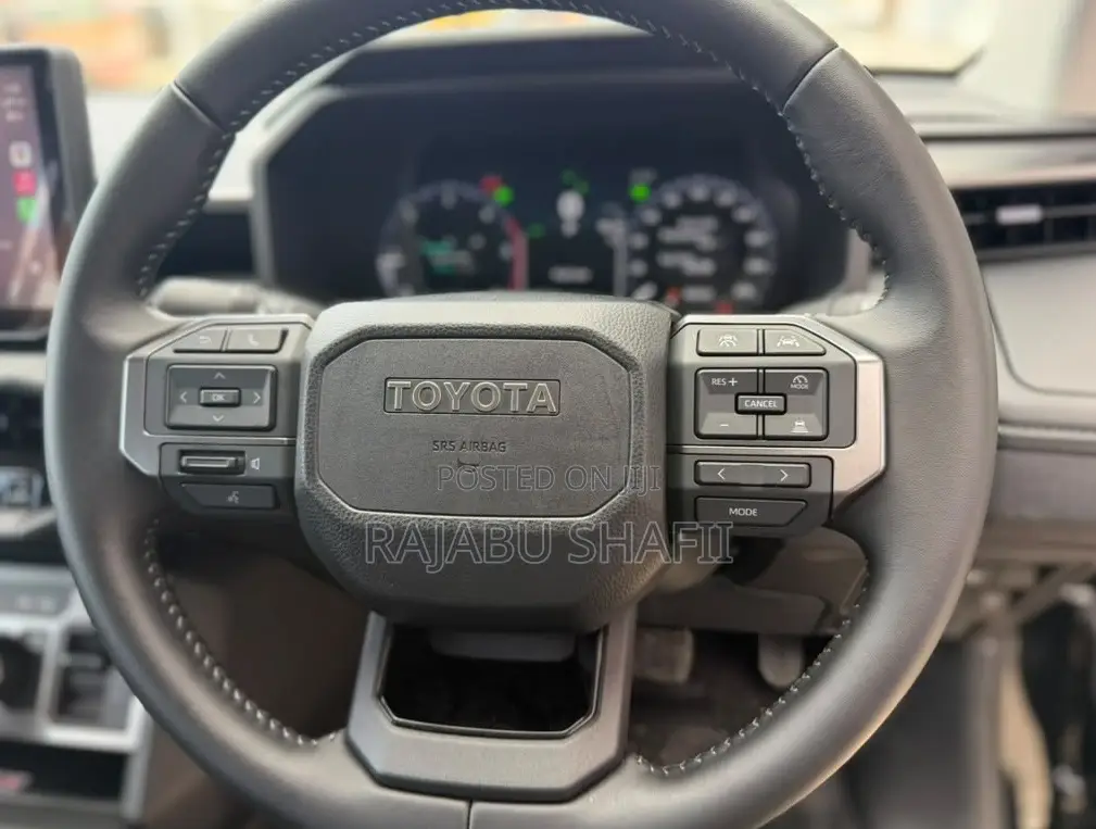 Toyota Hilux 2025 Black