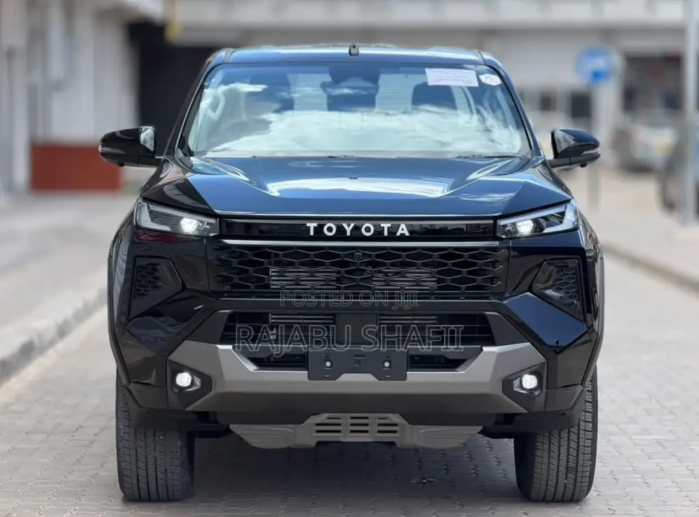 Toyota Hilux 2025 Black