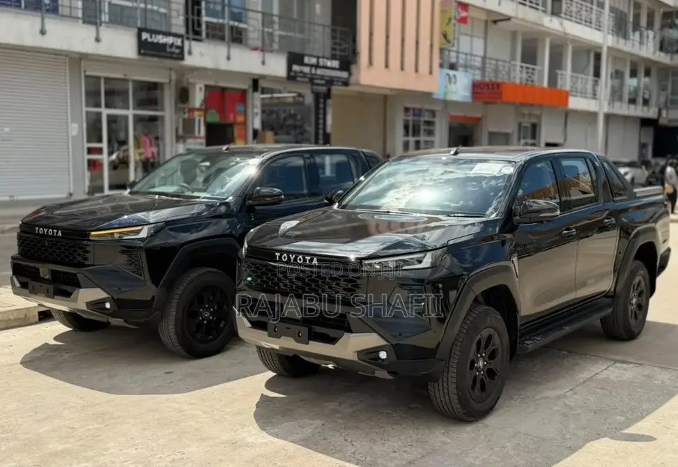 Toyota Hilux 2025 Black