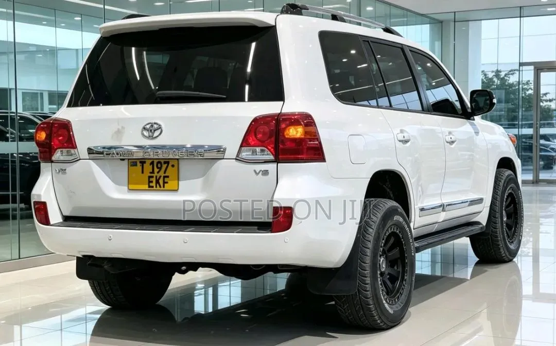 Toyota Land Cruiser 2015 White