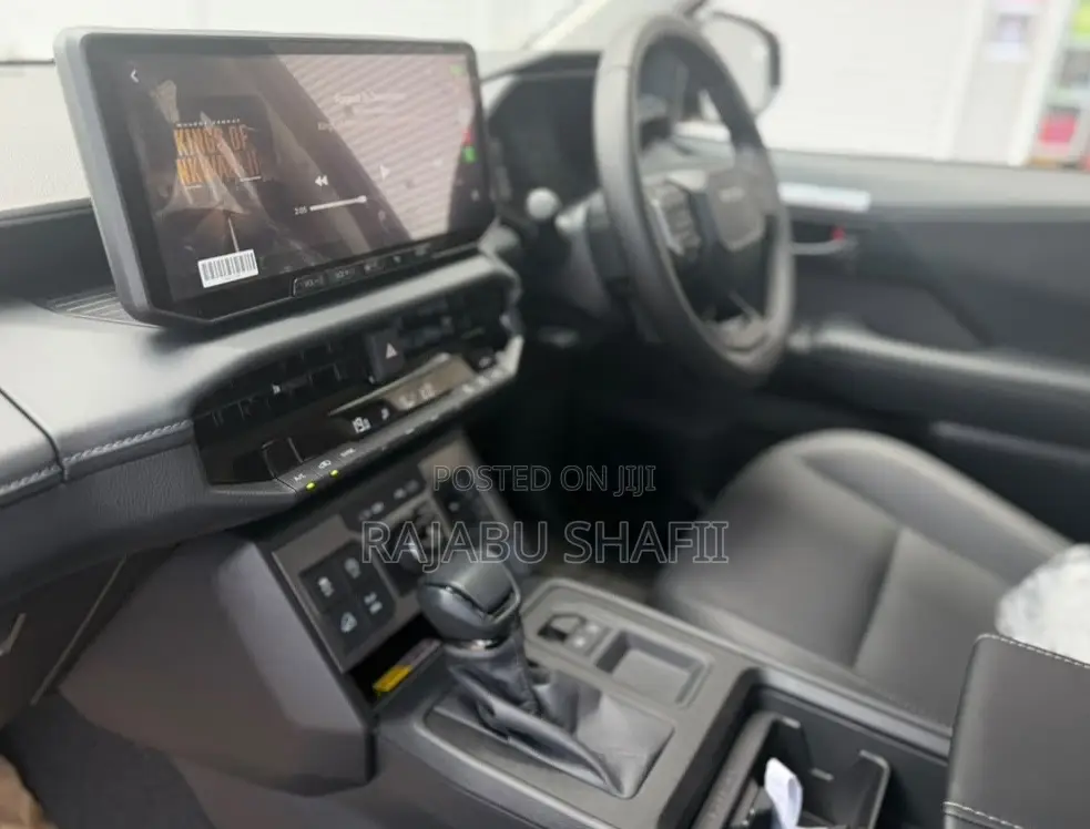 Toyota Hilux 2025 Black