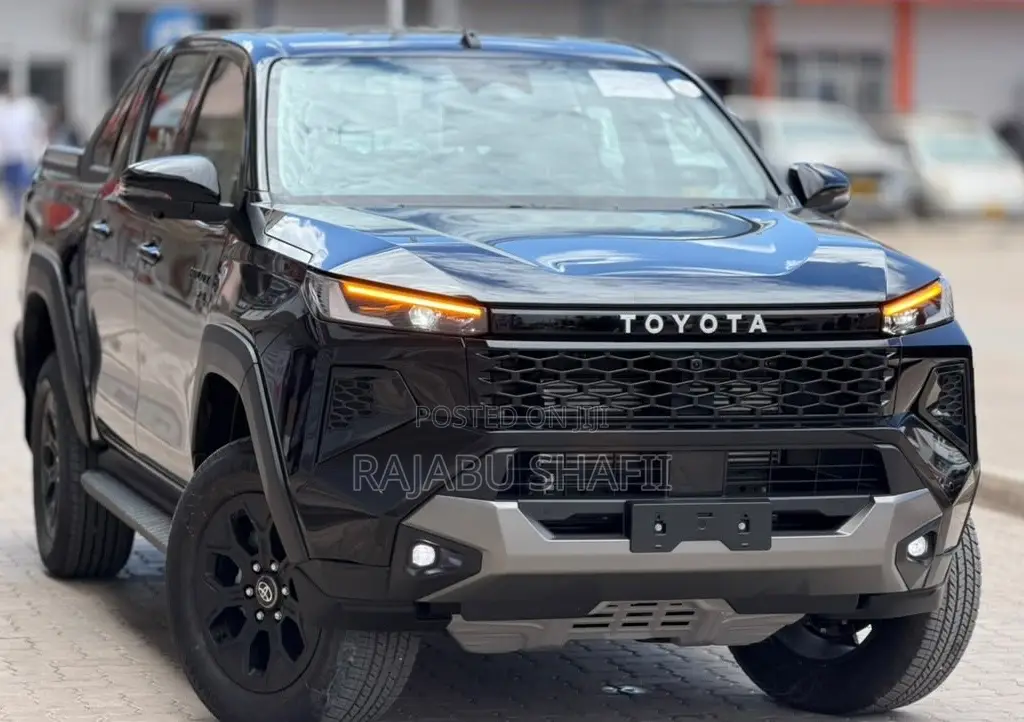 Toyota Hilux 2025 Black