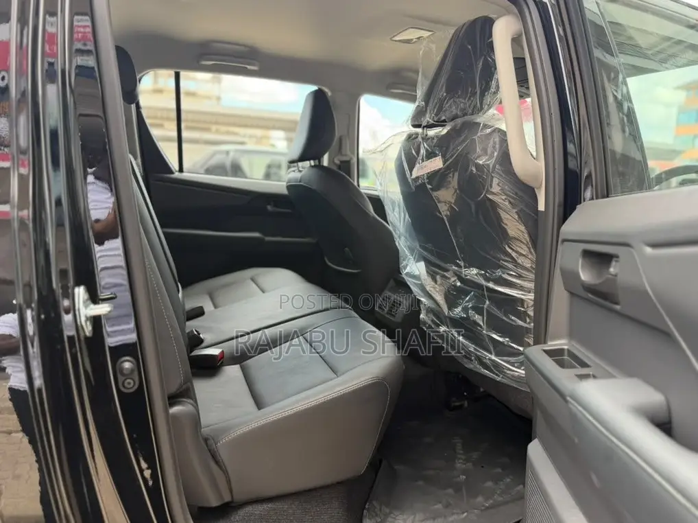 Toyota Hilux 2025 Black