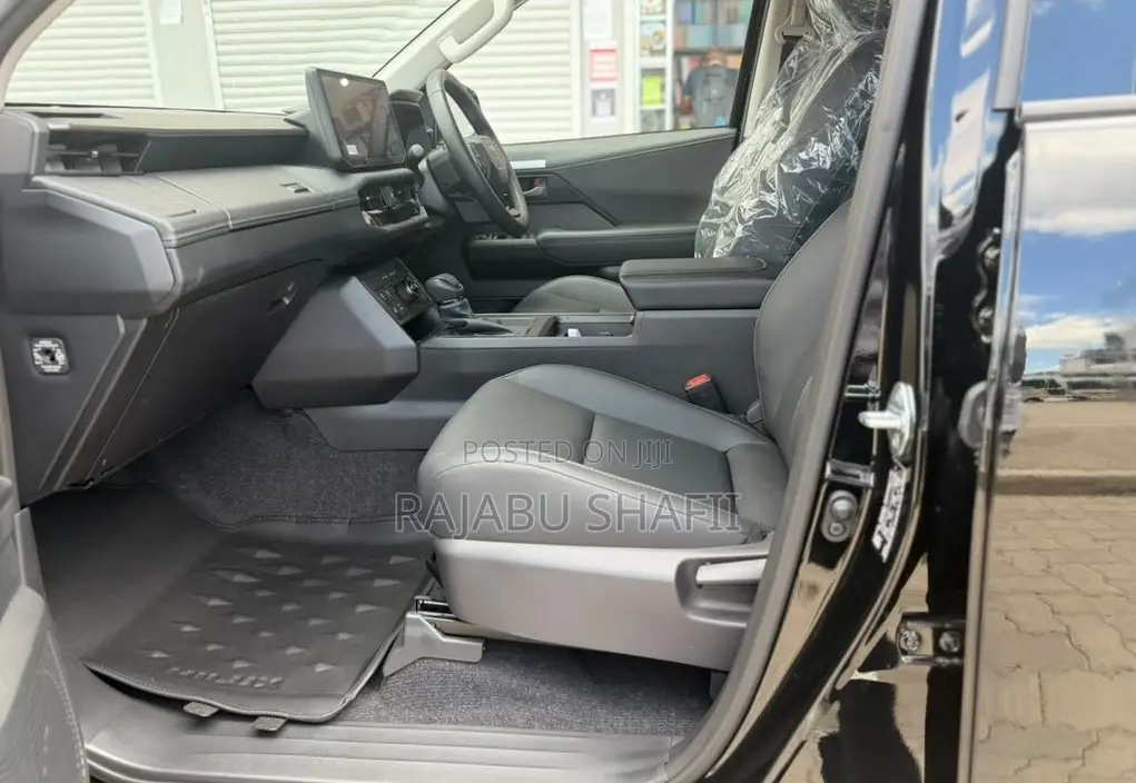 Toyota Hilux 2025 Black