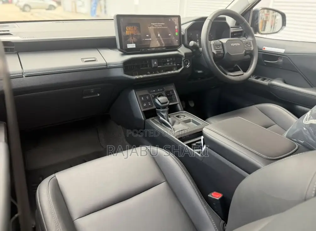 Toyota Hilux 2025 Black