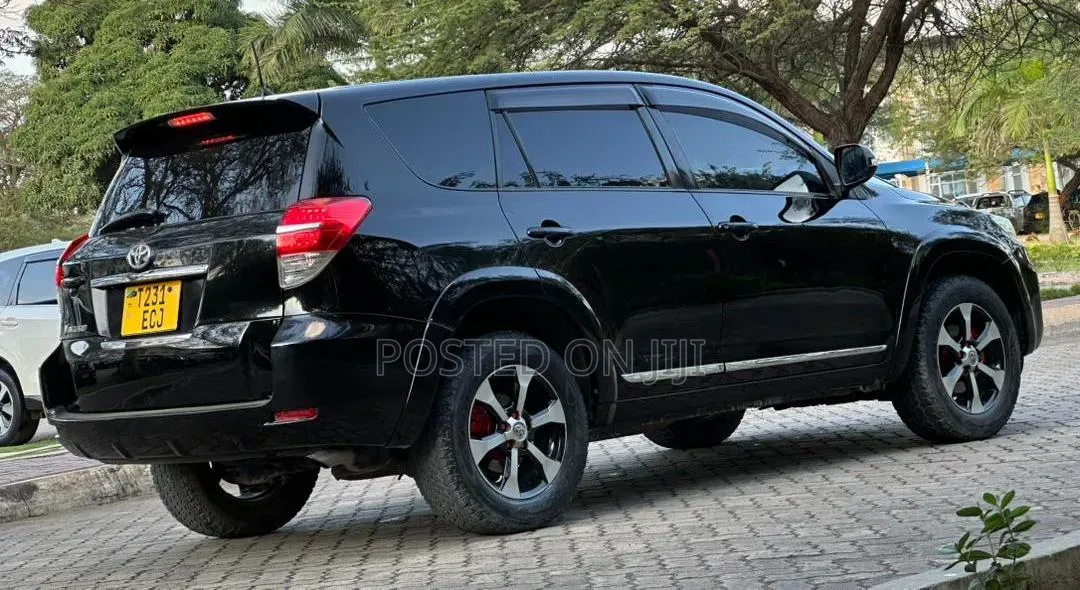 Toyota Vanguard 2011 Black