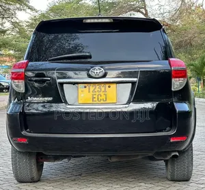 Toyota Vanguard 2011 Black