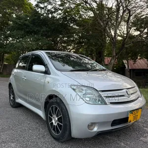 Toyota IST 2004 Silver